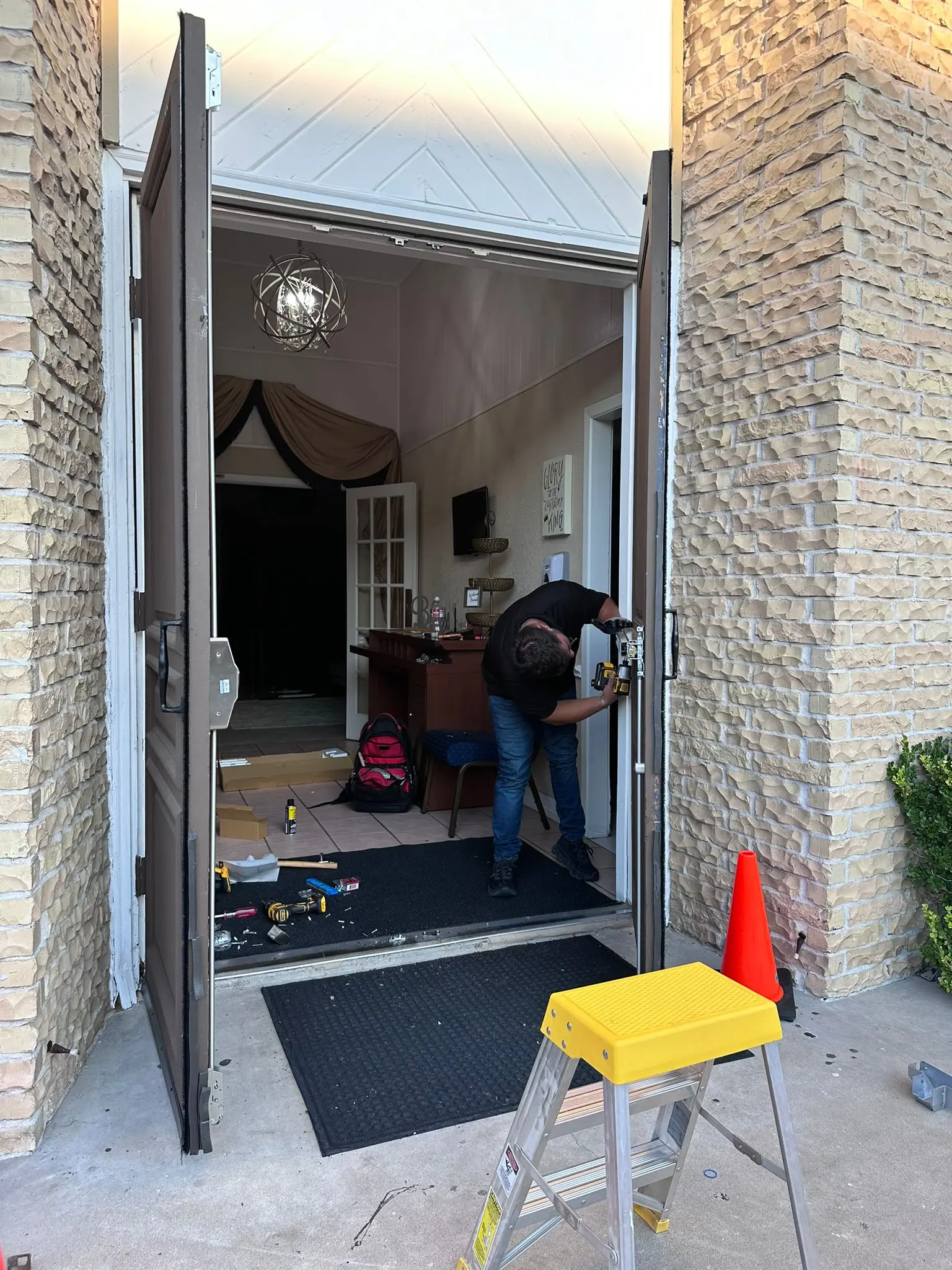 Commercial Door Lock Services service